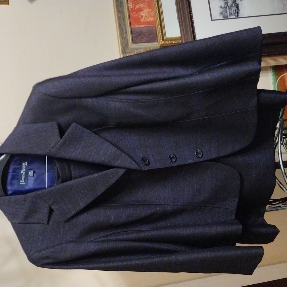 Skirt suit